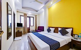 Hotel Vivek Paharganj 3*